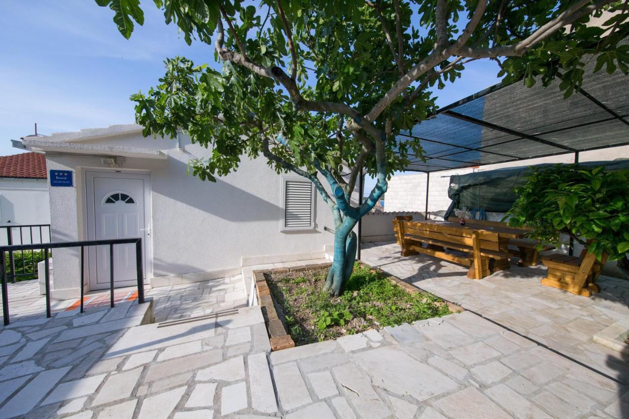 Strma Apartments Vis Exterior photo